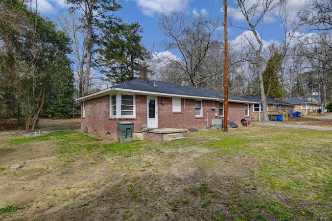 Building Photo - Cozy 2 Bedroom Home with Large Yard | Move-In Ready