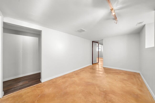 Building Photo - 7250 N Rogers Ave