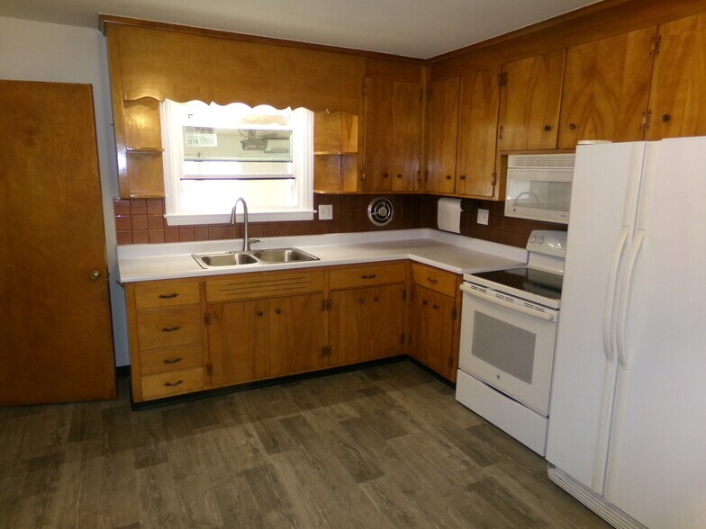 Building Photo - 2052 Miller Rd