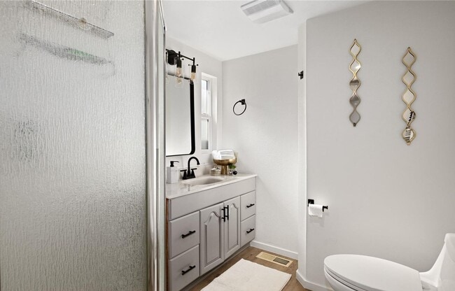 Building Photo - Spectacular Views Close to I-90!