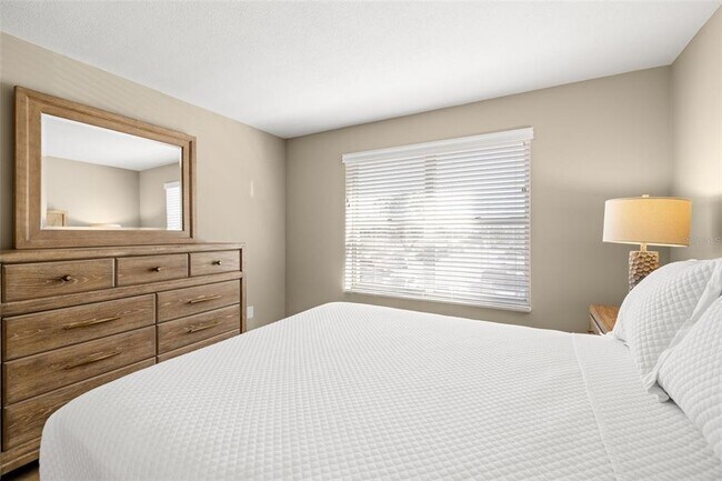 Building Photo - 5220 Brittany Dr S