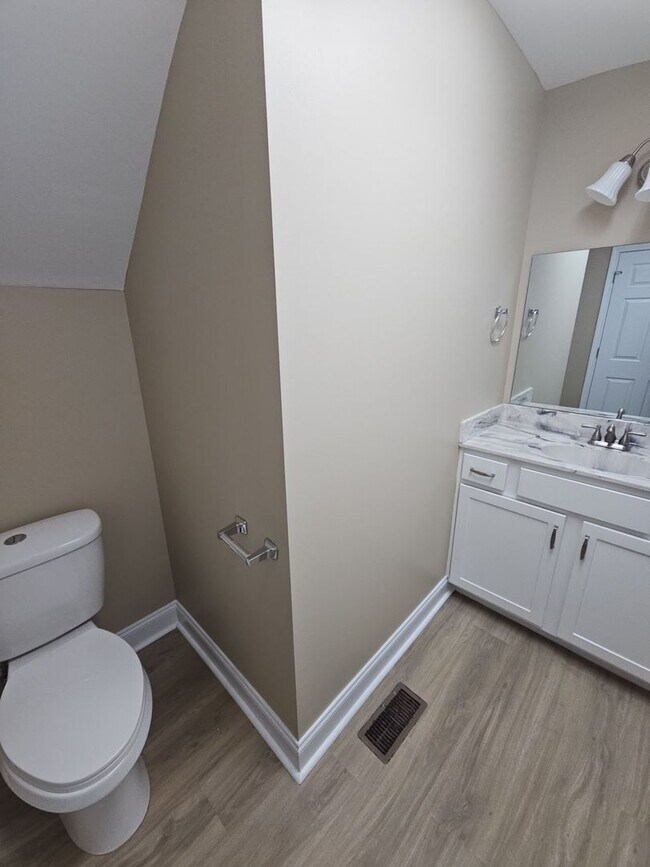 Building Photo - 2015 Reserve Dr