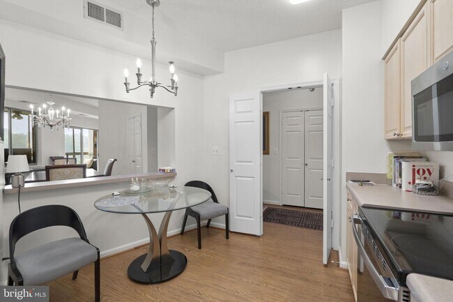 Building Photo - 3005 S Leisure World Blvd