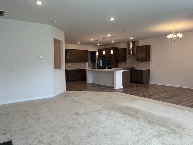 Building Photo - Stunning, Elegant Residence in Fuquay-Vari...