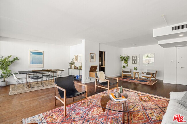 Building Photo - 8787 Shoreham Dr