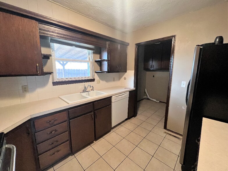 Building Photo - 1603 Timberline Dr