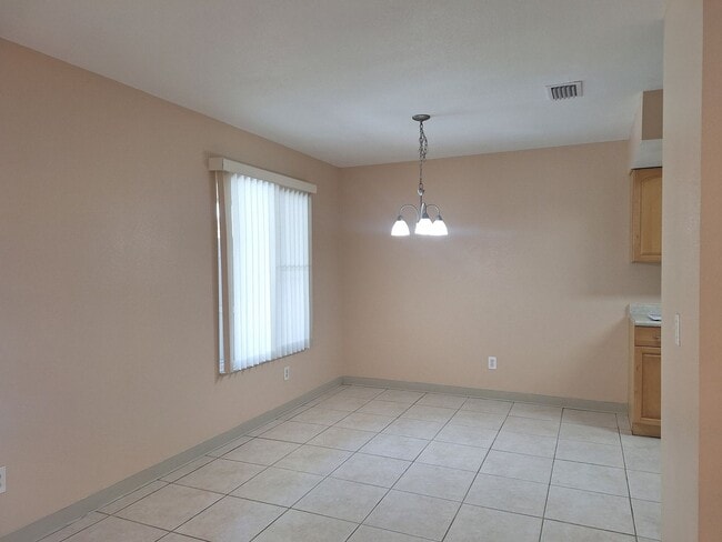 Building Photo - VERY WELL MAINTAINED FLORIDA SHORES 2BR 1BA DUPLEX FOR RENT