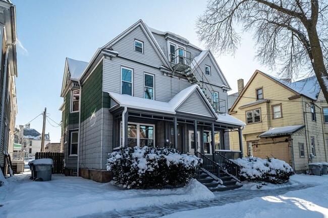 Building Photo - Rare Frederick Townhouse Unit - across from Whole Foods, St. Mary's, Bradford Beach