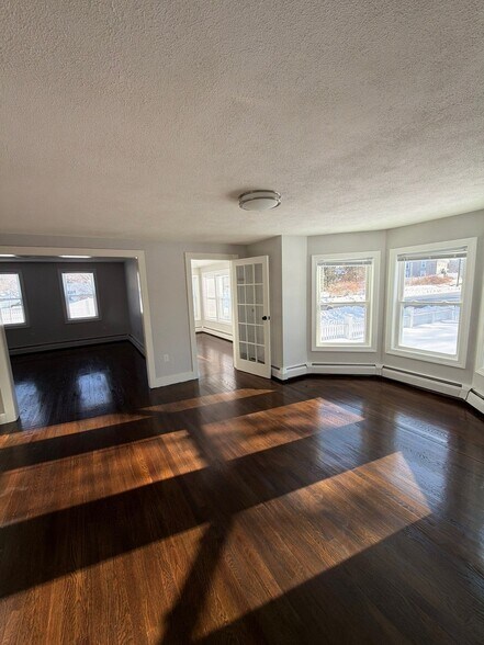 Building Photo - 610 Ives Row