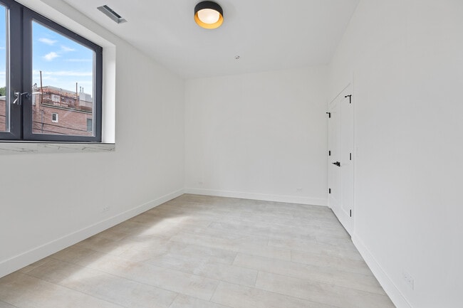 Building Photo - 1313 W Taylor St