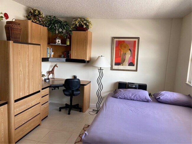 Building Photo - 333 NE 21st Ave