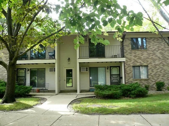 Building Photo - 1715 S Coachlight Dr