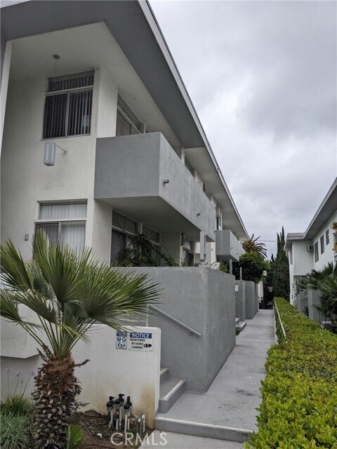 Building Photo - 11942 Darlington Ave