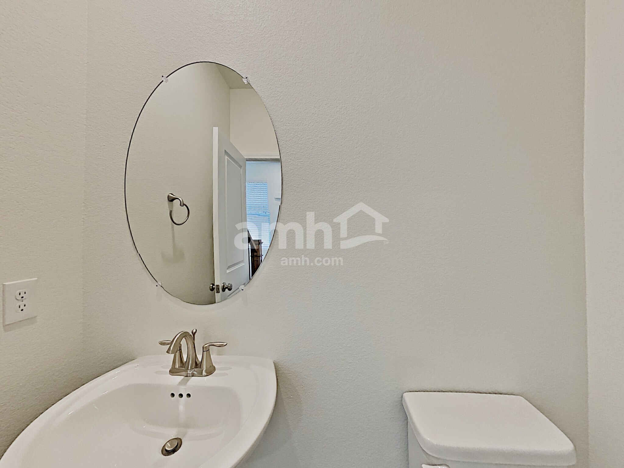 Building Photo - 9875 S Eastern Ave