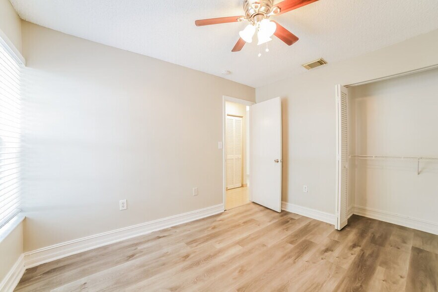 Building Photo - 13010 SW 19th Dr