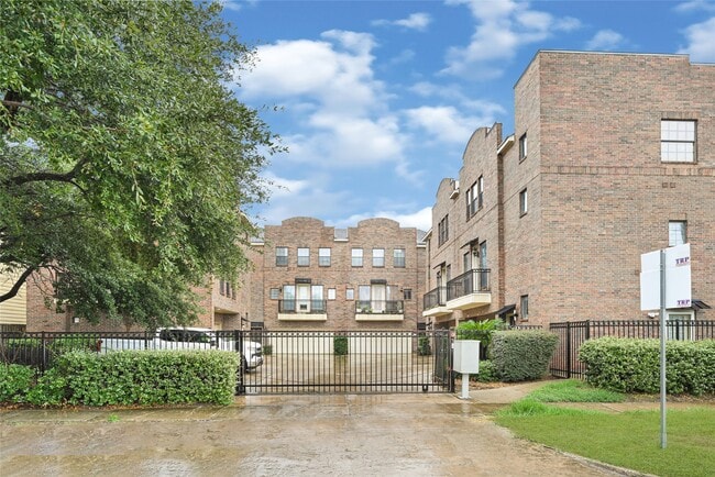 Building Photo - 1409 St Emanuel St