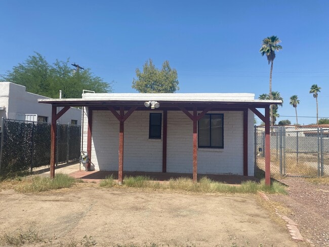 Primary Photo - 4091 N Fremont Ave