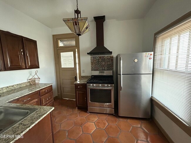 Building Photo - 1546 Upson Dr