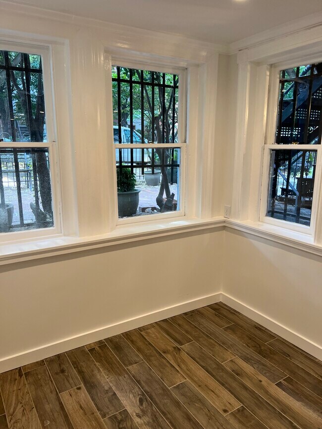 Building Photo - 215 5th St SE