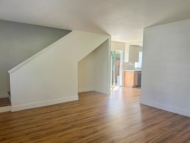 Building Photo - 643 Brown St