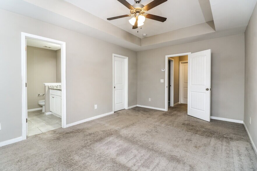 Building Photo - 679 Fieldcrest Dr