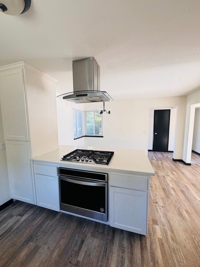 Building Photo - Charming 3 Bed/ 2 Bath Home in Clovis