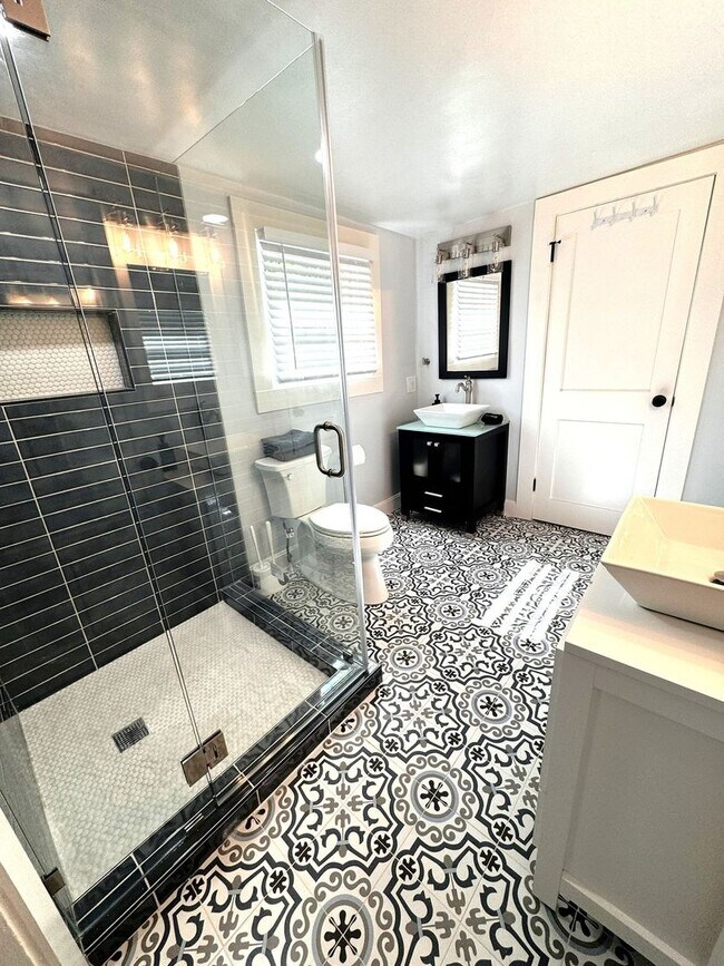 Building Photo - 3 Bedroom/1 Bath Home
