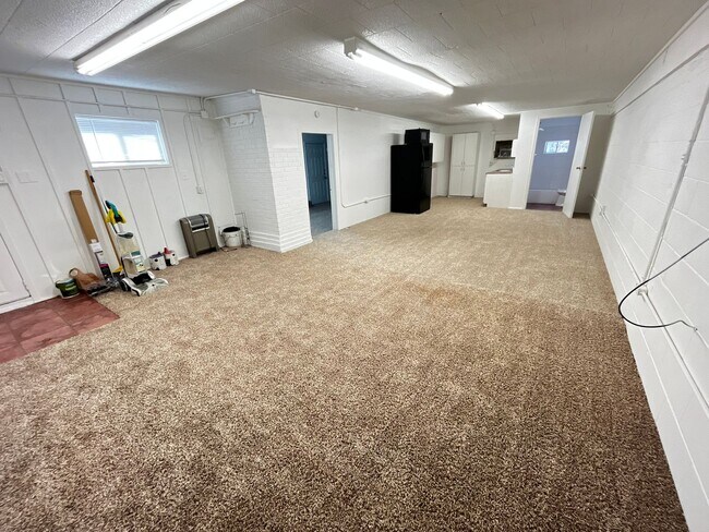 Building Photo - Perfect Rental for Families — Great Location!