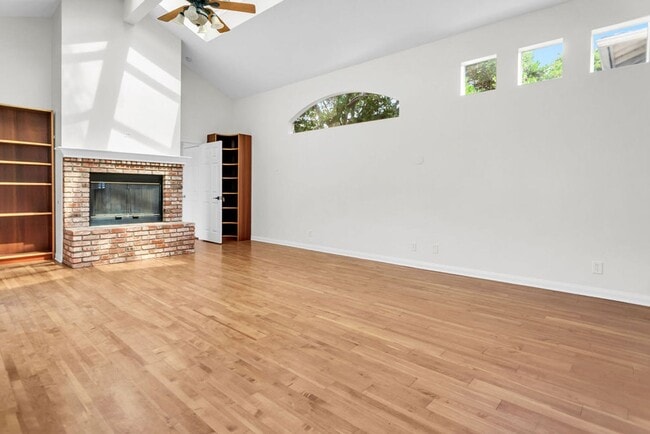 Building Photo - Great detached Home in Pacific Beach! Avai...
