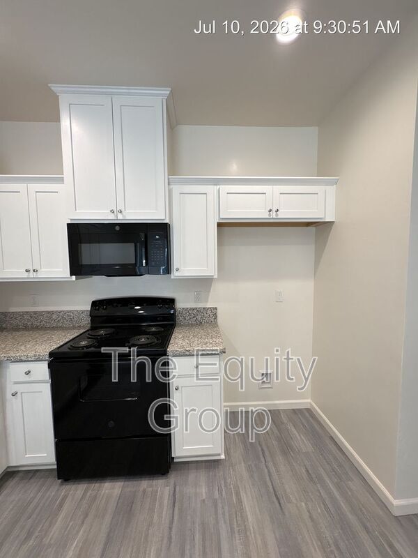 Building Photo - 733 S Pinkham St