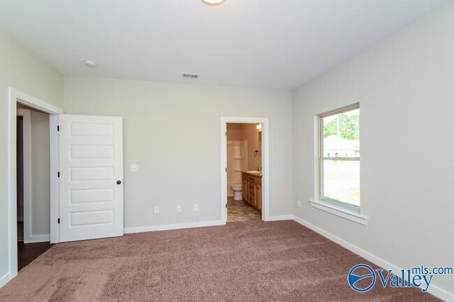 Building Photo - 46 HAWK LN