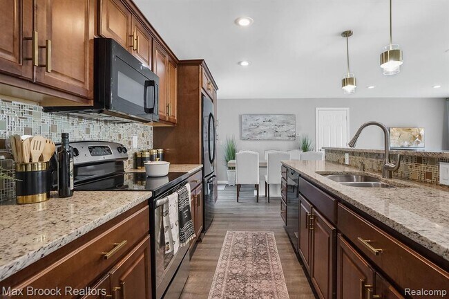 Building Photo - 2905 W Hickory Grove Rd