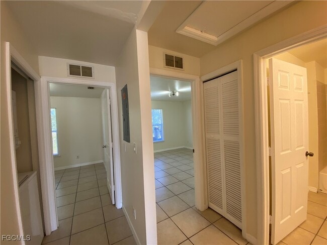 Building Photo - 4622 15th St SW