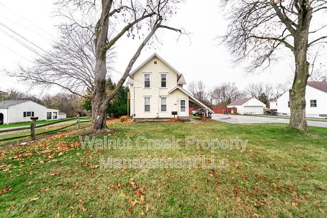 Building Photo - 870 S Main St