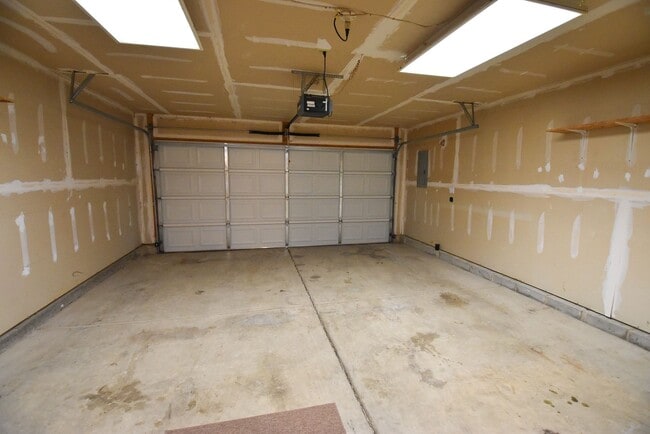 Building Photo - 3 Bedroom House with Garage in Greenfield