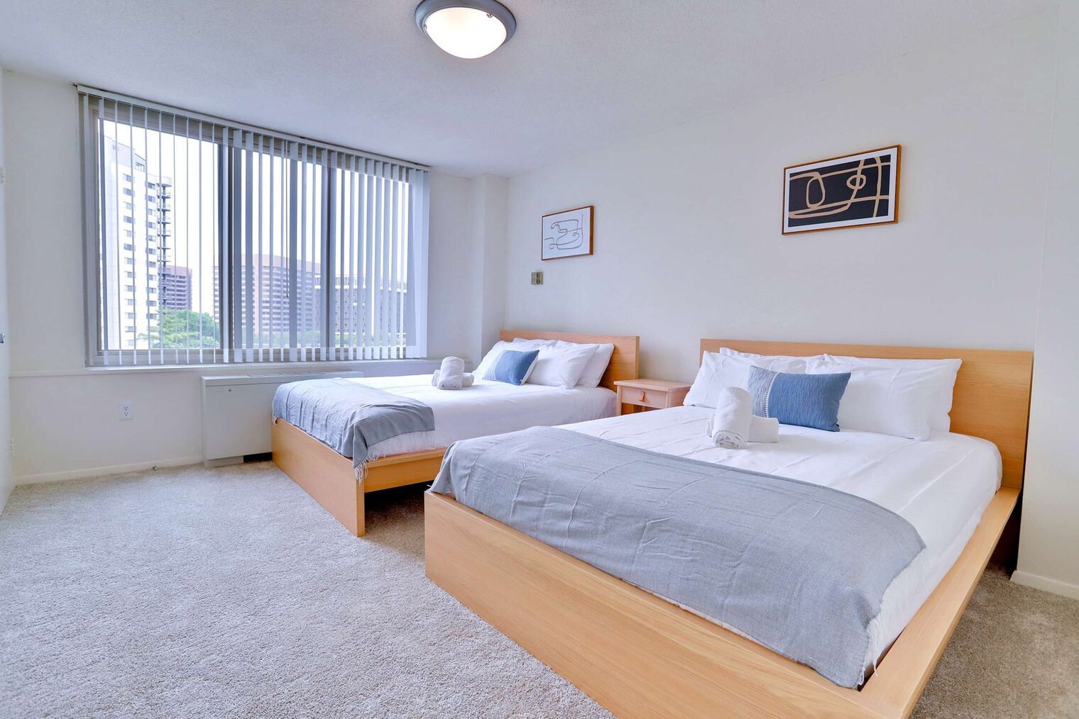 Building Photo - 1600 S Eads St