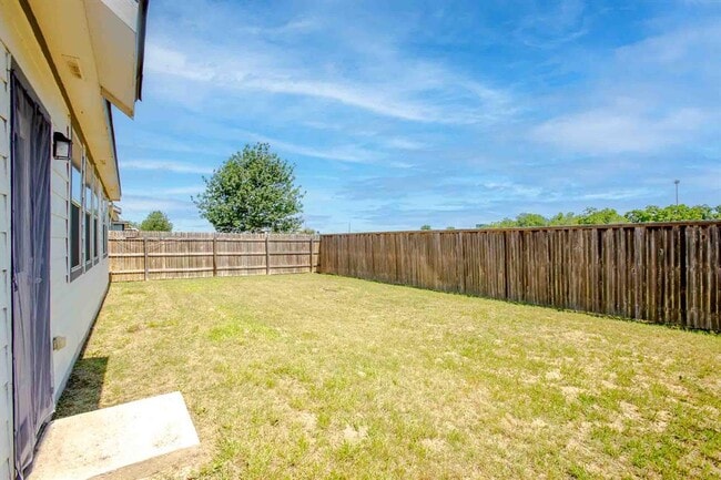 Building Photo - 11724 Saddle Rock Dr