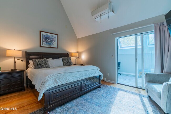 Building Photo - 28 White St