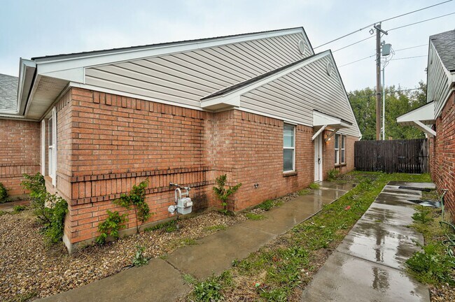 Building Photo - Gorgeous 3 bed 2 bath in Norman!