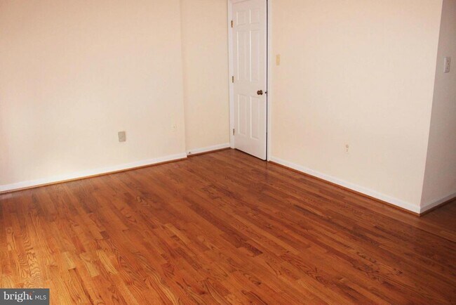 Building Photo - 6210 Cottonwood St