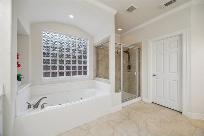 Building Photo - 18063 Crescent Royale Way
