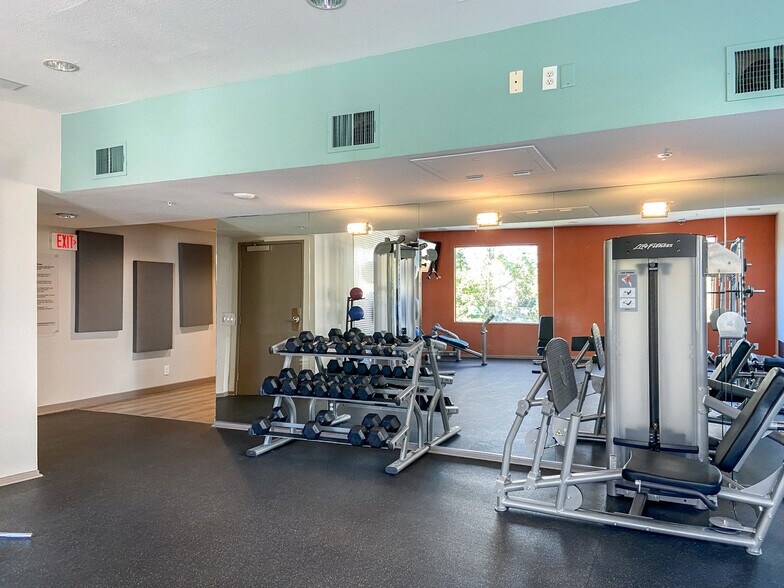 Building Photo - 10983 Bluffside Dr