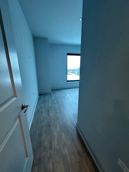 Building Photo - 1025 W Addison St