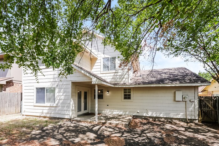 Building Photo - 804 Lovingham Dr