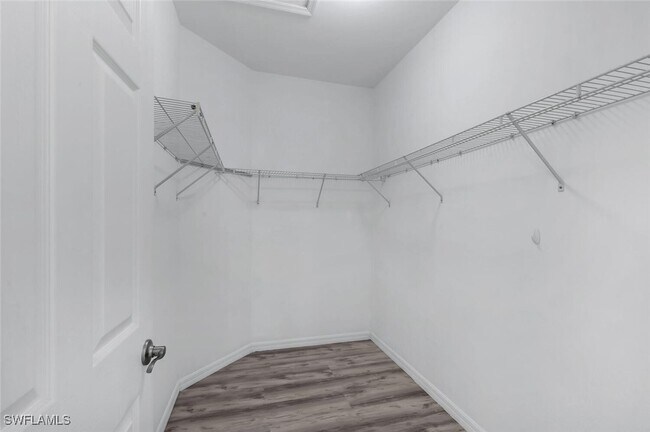 Building Photo - 10824 Alvara Way