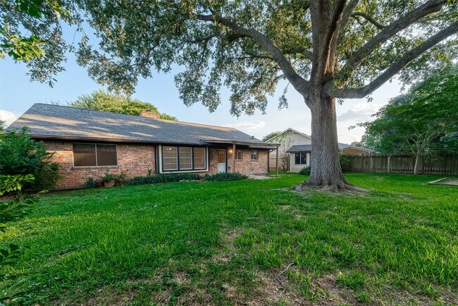 Building Photo - 22822 Elsinore Dr