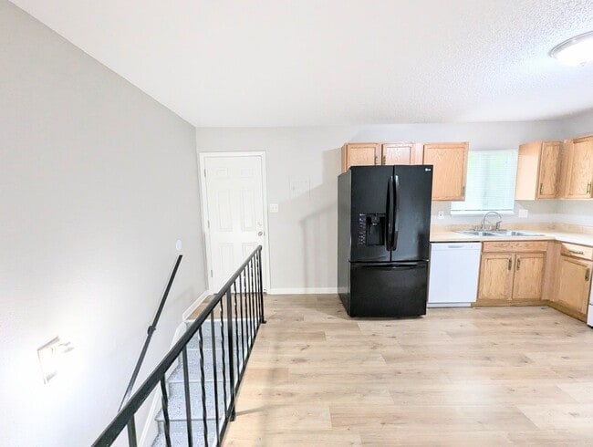 Building Photo - Great 3 Bedroom, 1 Bath Home
