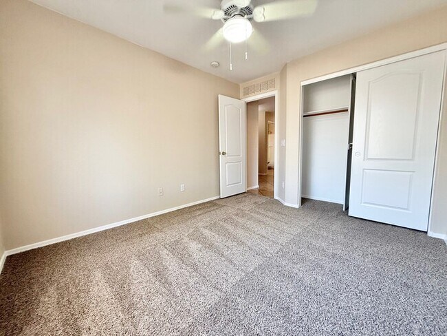 Building Photo - Golf Course Lot!