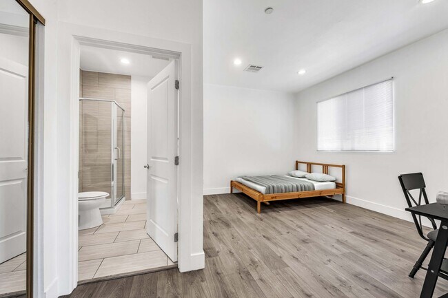 Building Photo - Soho Partners 1235