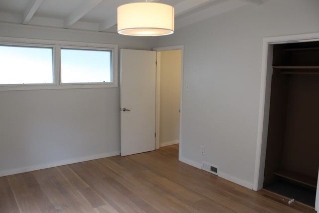 Building Photo - Updated 4 bed/2 bath Mid-Century Home - Pr...